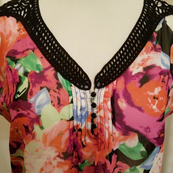 Candies pink and green button top crocheted top - Picture 2 of 3